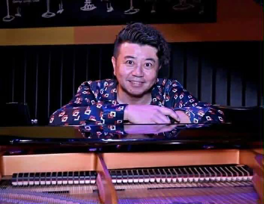 Versatile Pianist and Keyboardist in Japan